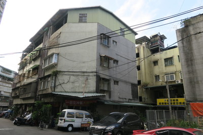 重建前