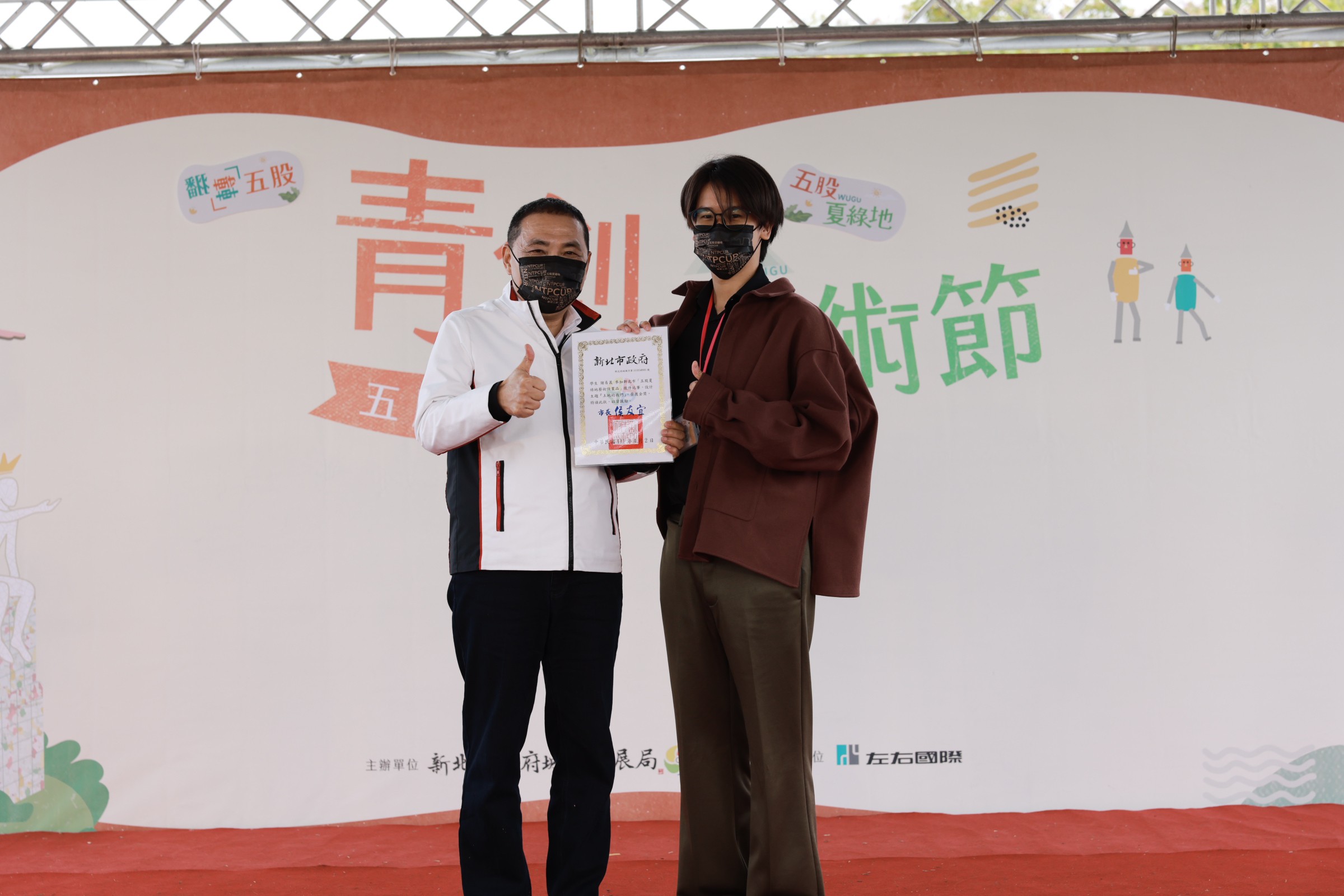 市長頒發金獎謝易晟同學
