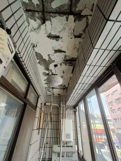 新莊區名人天廈社區鋼筋裸露