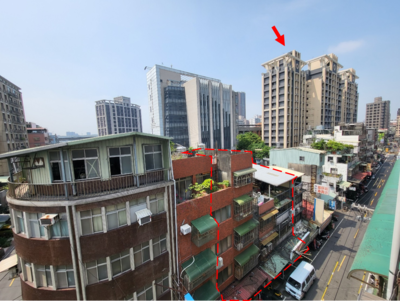 圖片紅框範圍為三重案現況，箭頭處為即將完工之簡易都更案