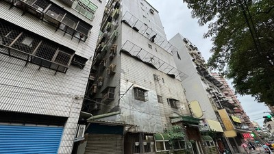 圖3 新莊區名人天廈社區外牆剝落
