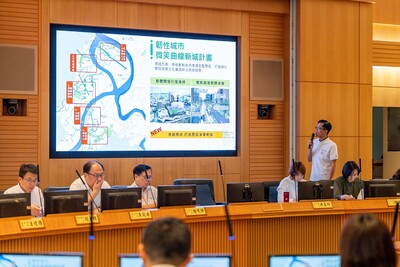 新北市政府城鄉發展局黃國峰局長於市政會議中報告。