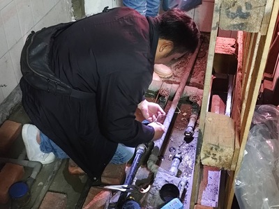 拆除水表。