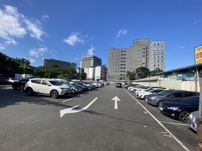 建國停車場現況照。