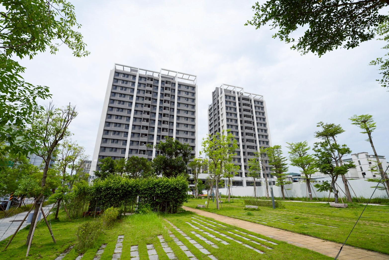 新北市長視察泰山首座社宅工程 114年底招租