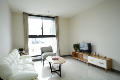 三房型實品屋客廳空間示意圖。