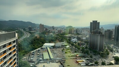 土城暫緩發展區區段徵收案西側現況大多為駕訓班及車行。