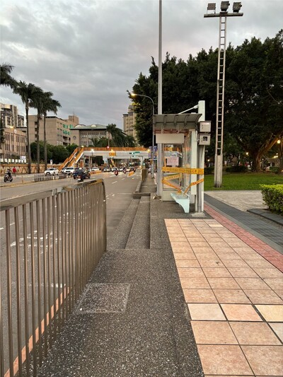 漢生東路側-施工前