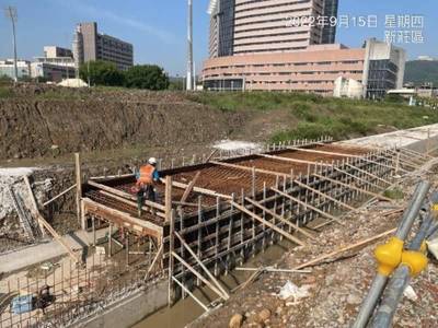 新泰塭仔圳1-2區排水項目工程-腹頂版模板組立