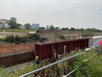 新泰塭仔圳第1-2區施工現況-6-2排水箱涵(0K+700~720)腹頂版鋼模組立