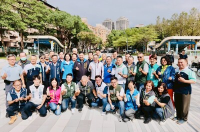 市長和土城區民意代表、區長及里長們合影。