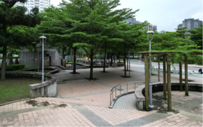 廣場改善前,消除高低差,創造完整開放廣場。